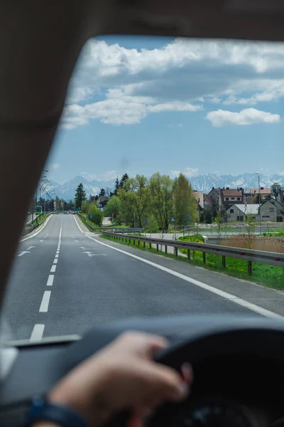 Man Driving Road Mountains — Stockfoto