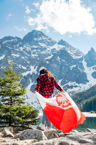 Woman Poland Flag Standing Shore Lake Morskie Oko Tatras Mountains — 스톡 사진