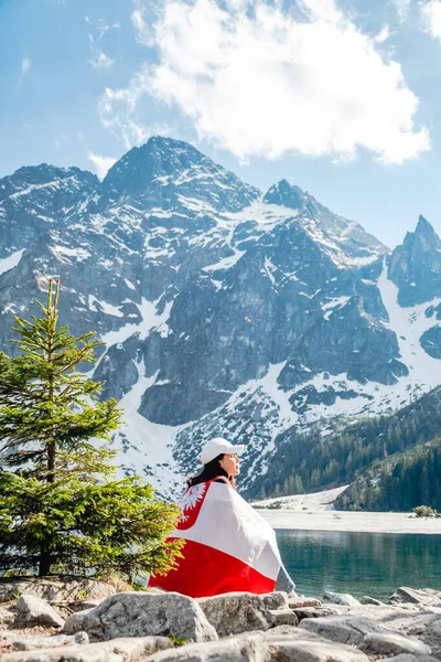 Woman Sitting Shore Lake Morskie Oko Tatras Mountains Poland — 스톡 사진