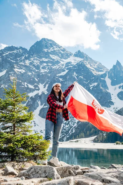 Woman Poland Flag Standing Shore Lake Morskie Oko Tatras Mountains — 스톡 사진