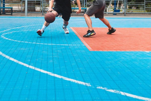 Men Playing Basketball Outdoors Crop Faces Copy Space — Stock Photo, Image