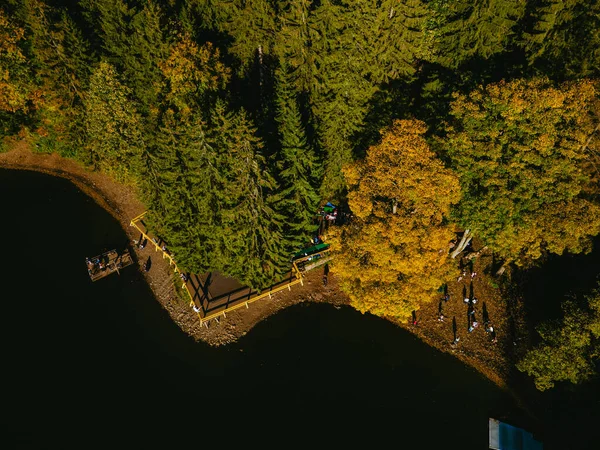 喀尔巴阡湖秋季季节航拍空间 — 图库照片