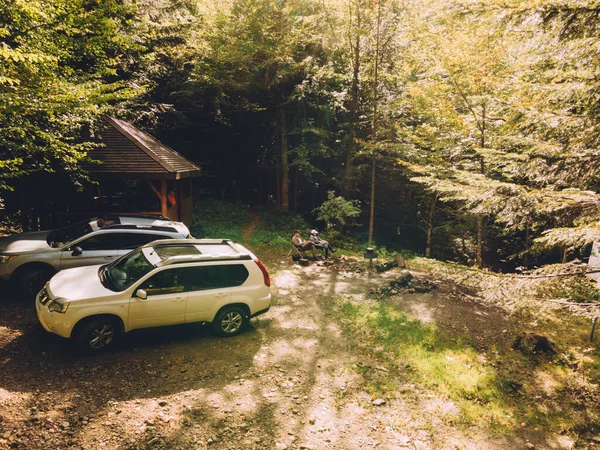 Arriba Vista Superior Del Sitio Barbacoa Bosque Dos Coches Suv — Foto de Stock