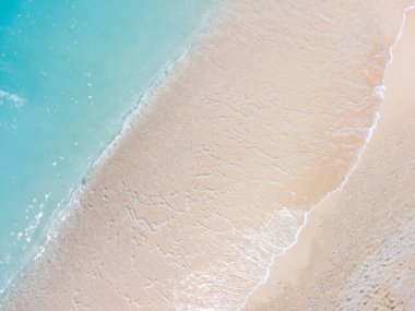 Deniz sahili fotokopi alanının tam üstünde