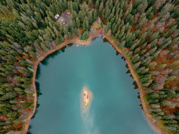 Vista Aérea Lago Cárpatos Outono Montanhas Ucranianas Espaço Cópia — Fotografia de Stock