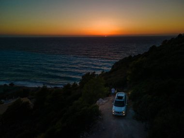 Yunanistan 'dan araba yolculuğu Lefkada Adası' nda deniz üzerinde gün batımı