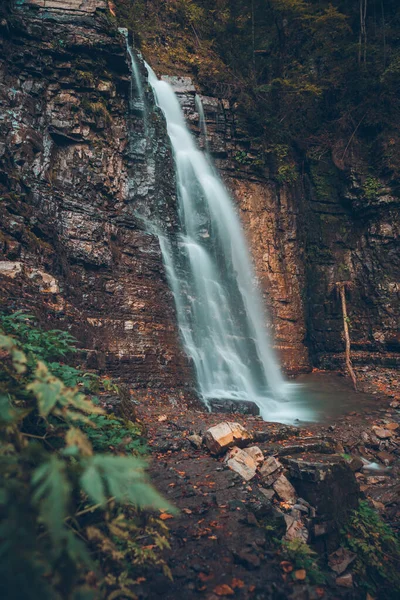 Blick Auf Wasserfall Wald Langzeitbelichtung — Stockfoto
