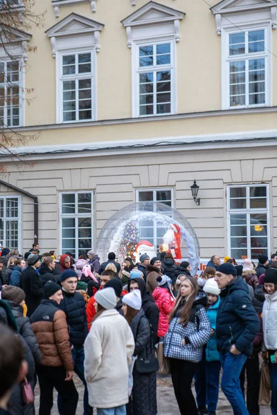 Lviv Ukrajna Január 2022 Zsúfolt Emberek Városközpontban Karácsonyi Vásár — Stock Fotó