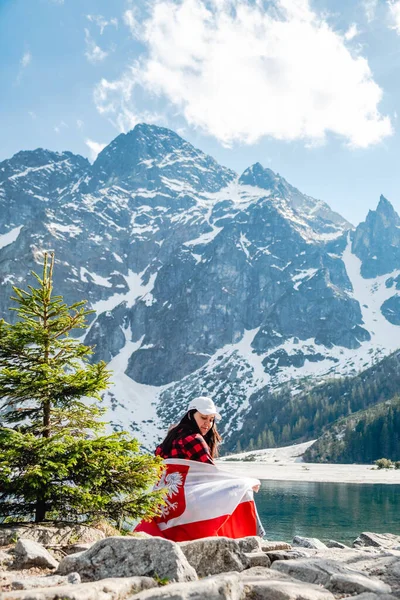 Woman Sitting Shore Lake Morskie Oko Tatras Mountains Poland — Foto Stock