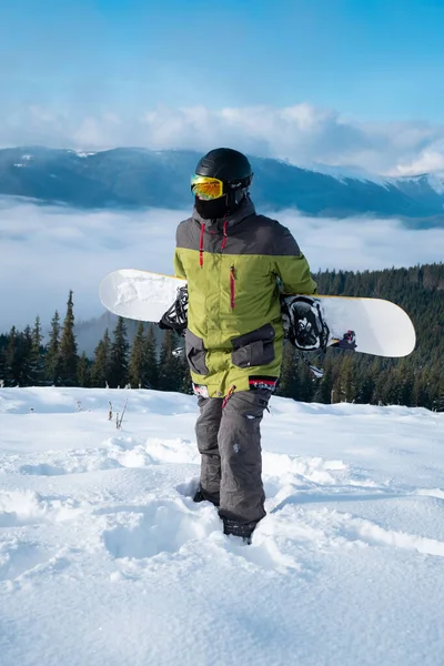 Man Snowboarder Portret Karpathische Bergen Achtergrond Winter Sport — Stockfoto