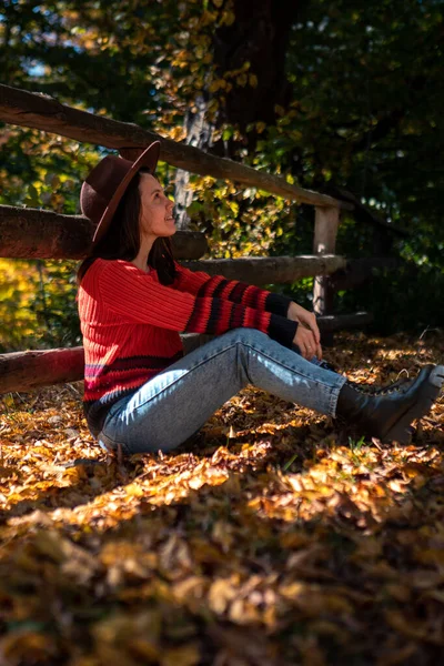 Happy Woman Posing Fence Autumn Sunny Day Copy Space — 图库照片
