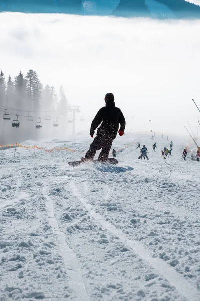 Homem Snowboarder Esqui Slop Inverno Resort Cópia Espaço — Fotografia de Stock