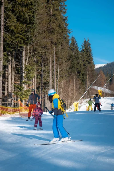 Young Family Ski Slope Teaching Daughter Skier — Stock Fotó