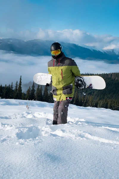 Mann Snowboarder Porträt Karpaten Berge Hintergrund Wintersport — Stockfoto