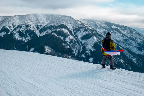 Homme Snowboarder Avec Drapeau Slovaque Domaine Skiable Pente Beau Paysage — Photo