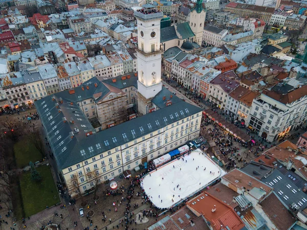 Zatłoczonych Ludzi Centrum Miasta Jarmark Bożego Narodzenia Lwów Miasto Ukraina — Zdjęcie stockowe