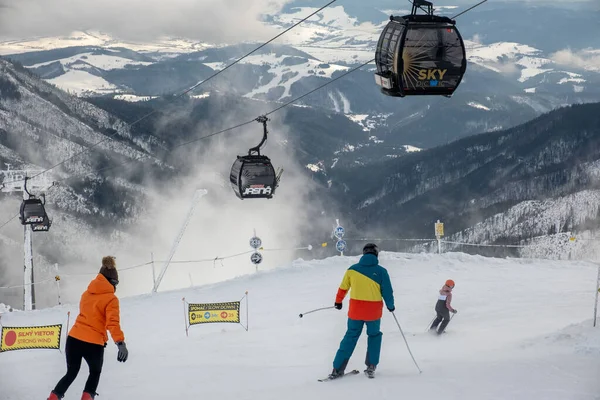 Slovaquie Jasna Février 2022 Les Skieurs Mangent Sommet Piste Espace — Photo