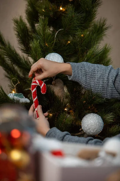 Decorating Christmas Tree Domestic Lifestyle — Stock Photo, Image