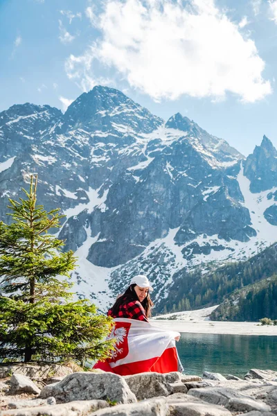 Woman Sitting Shore Lake Morskie Oko Tatras Mountains Poland — 스톡 사진