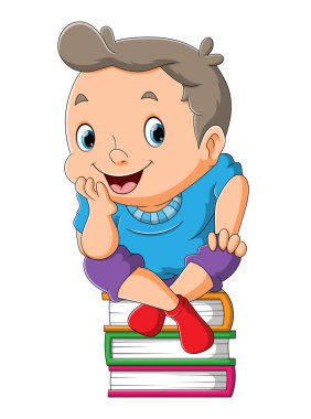 Tatlı çocuk bir sürü illüstrasyon kitabının üzerinde oturuyor.