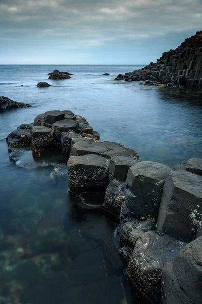 北アイルランドのジャイアント コーズウェイにある6つの玄武岩列 — ストック写真