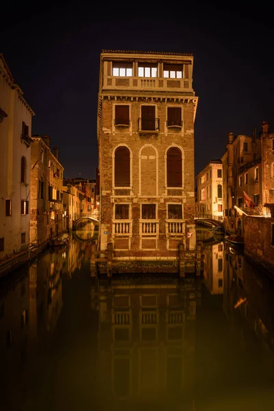 Casa Flutuante Noite Veneza Itália — Fotografia de Stock