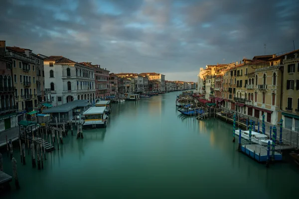 Soloppgang Fra Ponte Rialto Venezia Italia – stockfoto