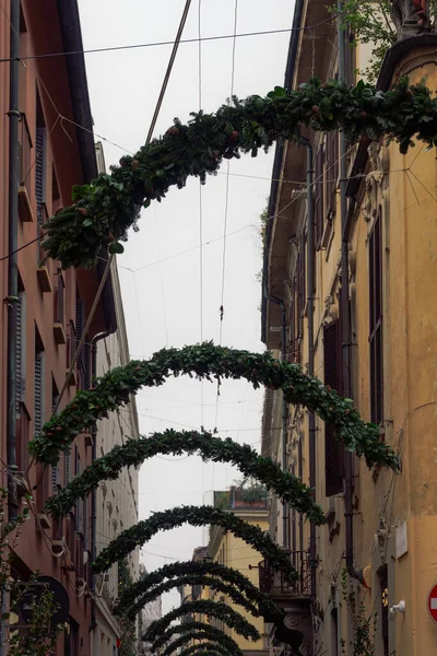 Milán Italia Decoraciones Colgantes Navidad Por Encima Tiendas Casas Vista — Foto de Stock