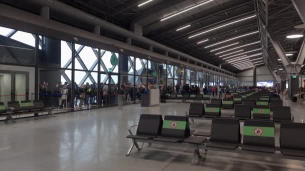 Thessaloniki Greece Passengers Wearing Covid Masks Skg Airport Check Gates — Wideo stockowe