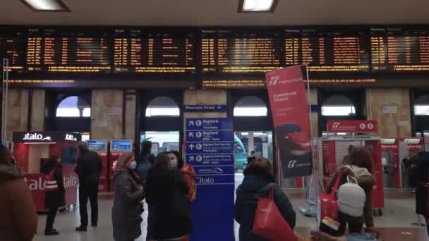 Bologna Italy Passengers Wearing Covid Mask Railway Station Crowd Coronavirus — 图库视频影像