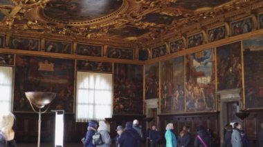 Venedik İtalya Doges Sarayı iç mekan simgesi. 1340 Venedik Sarayı, Büyük Konsey Odası, Sala del Maggior Consiglio, resimlerle çevrili..