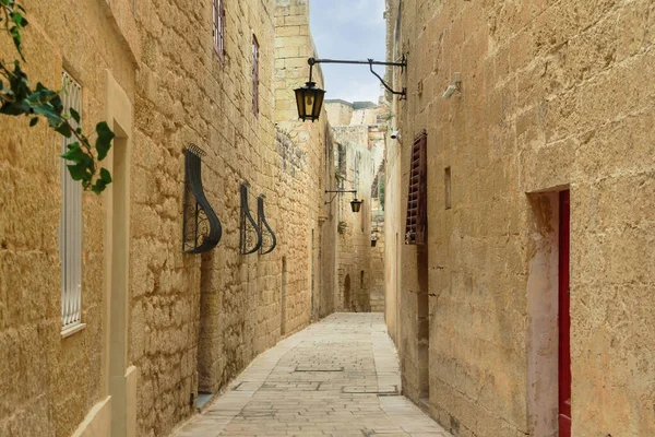 Mdina Malta Leere Enge Gasse Entlang Traditioneller Steinhäuser Der Mittelalterlichen — Stockfoto