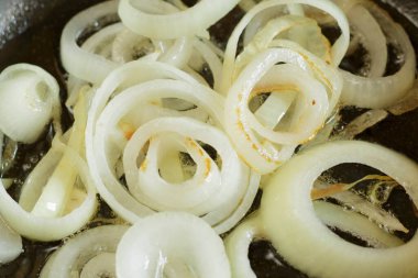 Tavada soğan, ringde soğan.