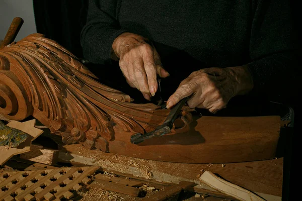 Craftsmans hands working on wood carving, with gouge and chisel Cabinetmaker, carpentry — Stock fotografie