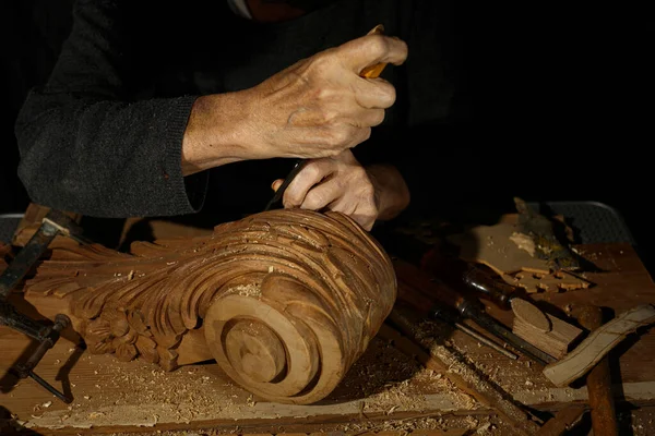 Craftsmans hands working on wood carving, with gouge and chisel Cabinetmaker, carpentry — 스톡 사진