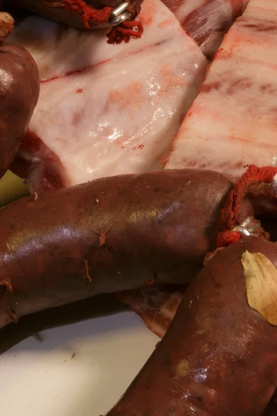 Verse Voedselingrediënten Met Zelfgemaakte Chorizo Zwarte Pudding Uien Vlees Een — Stockfoto