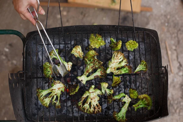 Broccoli Alla Griglia Barbecue Fatto Casa Sulla Terrazza All Aperto — Foto Stock