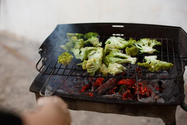 Broccoli Alla Griglia Barbecue Fatto Casa Sulla Terrazza All Aperto — Foto Stock