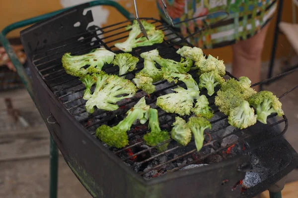 Broccoli Alla Griglia Barbecue Fatto Casa Sulla Terrazza All Aperto — Foto Stock