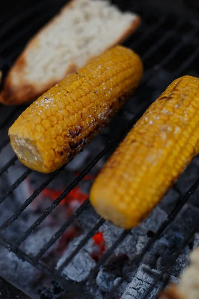 Corn Cobs Put Barbecue Bread Summer Holiday House — Fotografia de Stock