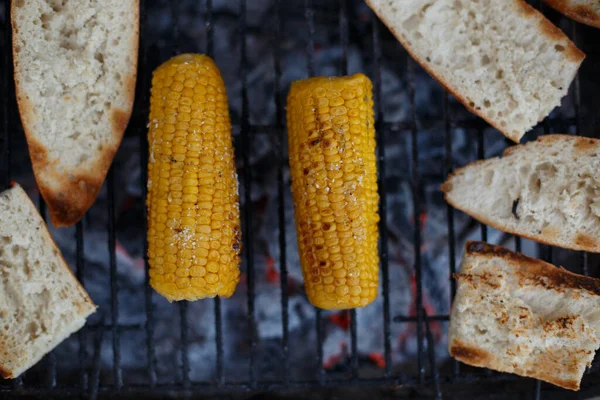 Corn Cobs Put Barbecue Bread Summer Holiday House — Fotografia de Stock