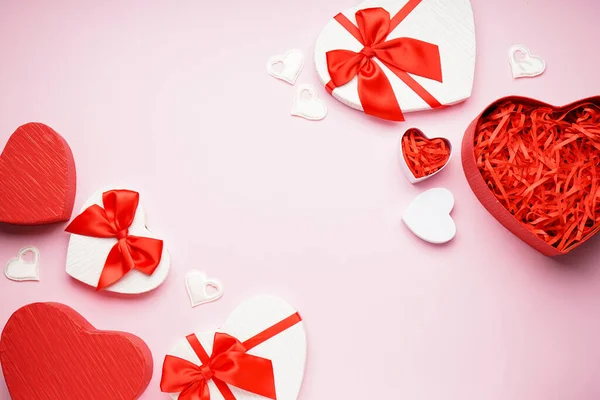 Coffrets Cadeaux Pour Saint Valentin Sur Fond Rose Avec Espace — Photo