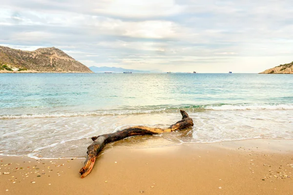 Fale Morze Niebieski Piana Słoneczny Piaszczystej Plaży Kurorcie Letni Odpoczynek — Zdjęcie stockowe