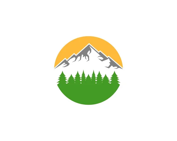Dağ Orman Ağacı Dairenin Logosunda — Stok Vektör