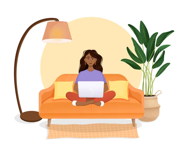 Mujer Sienta Sofá Una Habitación Con Una Computadora Portátil Ilustración — Vector de stock