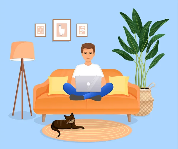 男は猫とノートパソコンを持って部屋のソファに座っている フリーランスのフラットベクトルイラスト 自宅での仕事 オフィス ソーシャルネットワークでのリモートワークとコミュニケーション — ストックベクタ