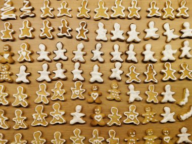 Ev yapımı Noel kurabiyesi. Yukarıdan bak. Şenlikli yemek..