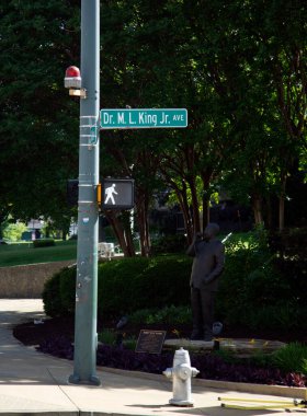 Memphis şehir merkezi, bahar 2022, Beale Sokağı Blues 'un Evi tabelası.