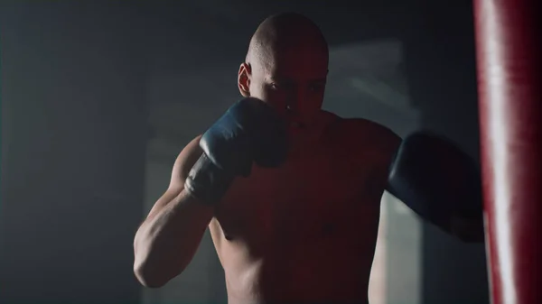 Professional boxer punching bag in gym. Sports man boxing in sports club — Stock Photo, Image