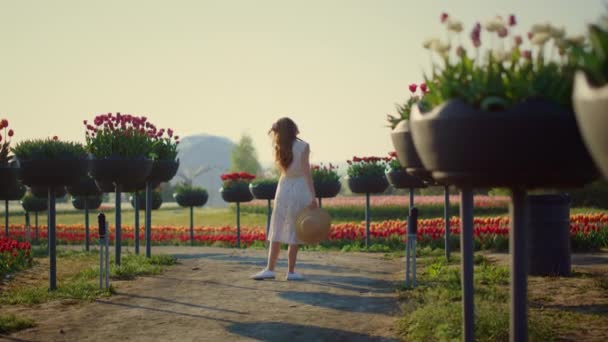 Unknown slim woman in white dress enjoying summer day in beautiful park outdoors — Vídeo de Stock